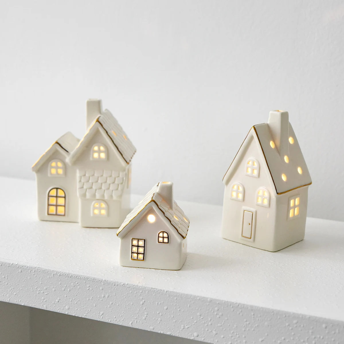 Luminous Ceramic Christmas Tree House Ornament - Creative Snow House Desktop Decoration πβ¨